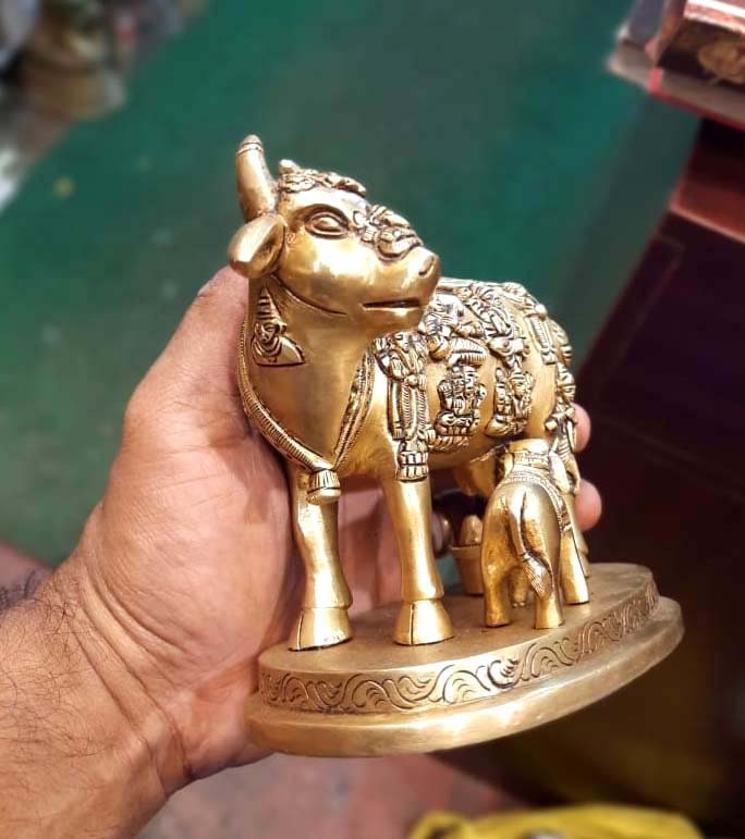 Bronze gift idol, Kamdhenu Cow and Calf Figurine Decorative Gift Item Bronze Statue, Gomatha Idol