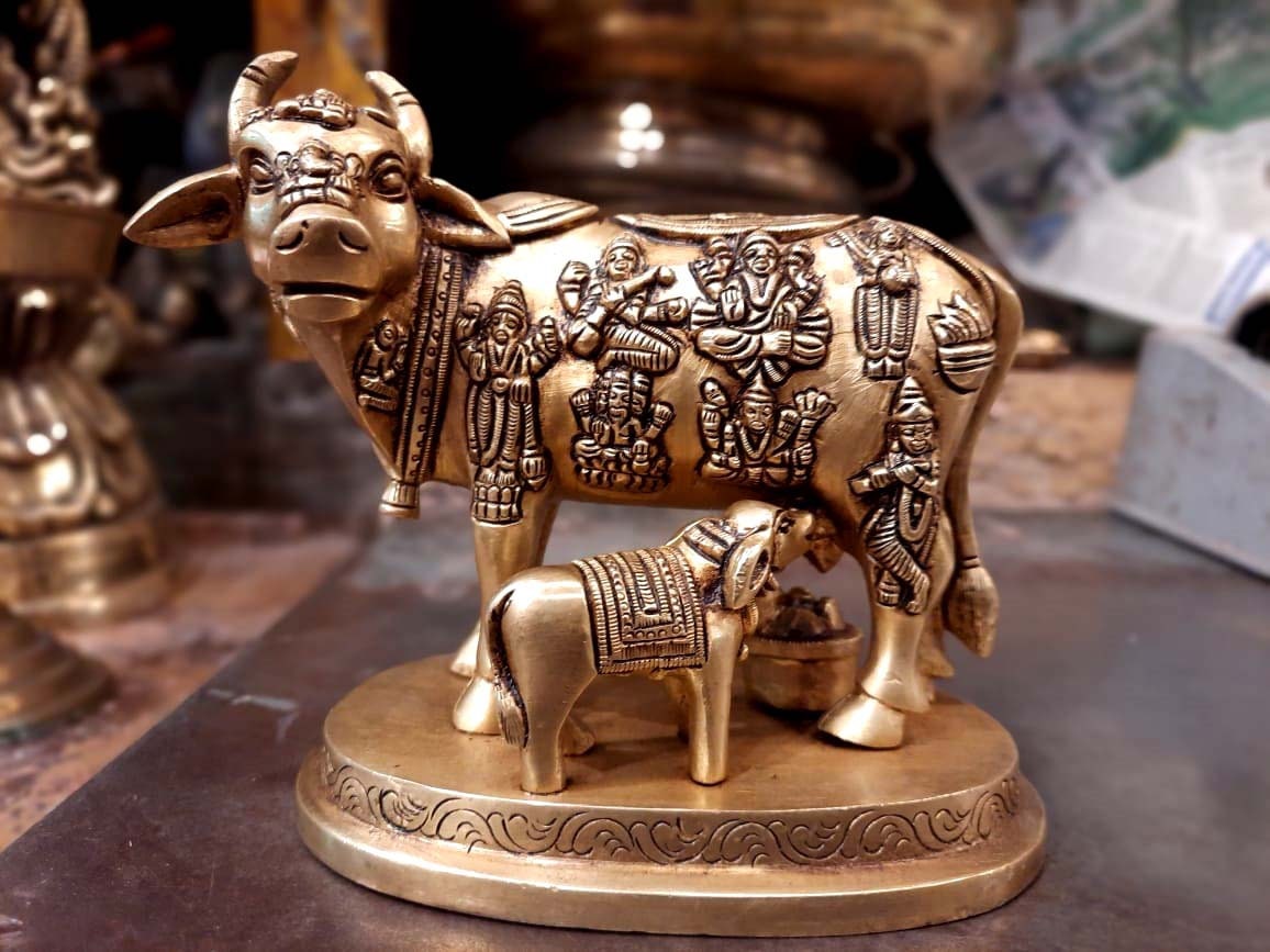 Bronze gift idol, Kamdhenu Cow and Calf Figurine Decorative Gift Item Bronze Statue, Gomatha Idol