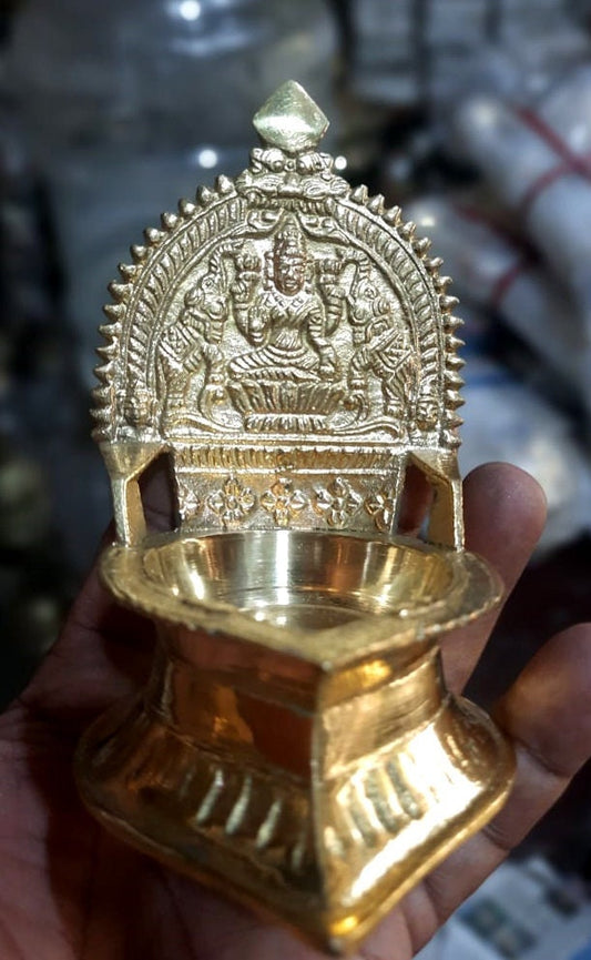 Lakshmi Vilakku Brass Table Diya