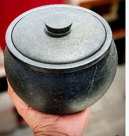 Storage Jar ,Curd Jar,Curd pot,Soapstone kitchenware ,Kerala,Tamilnadu,Andhrapradesh,Karnataka tradional,Naturopathy,Healthy Food,Indian pot