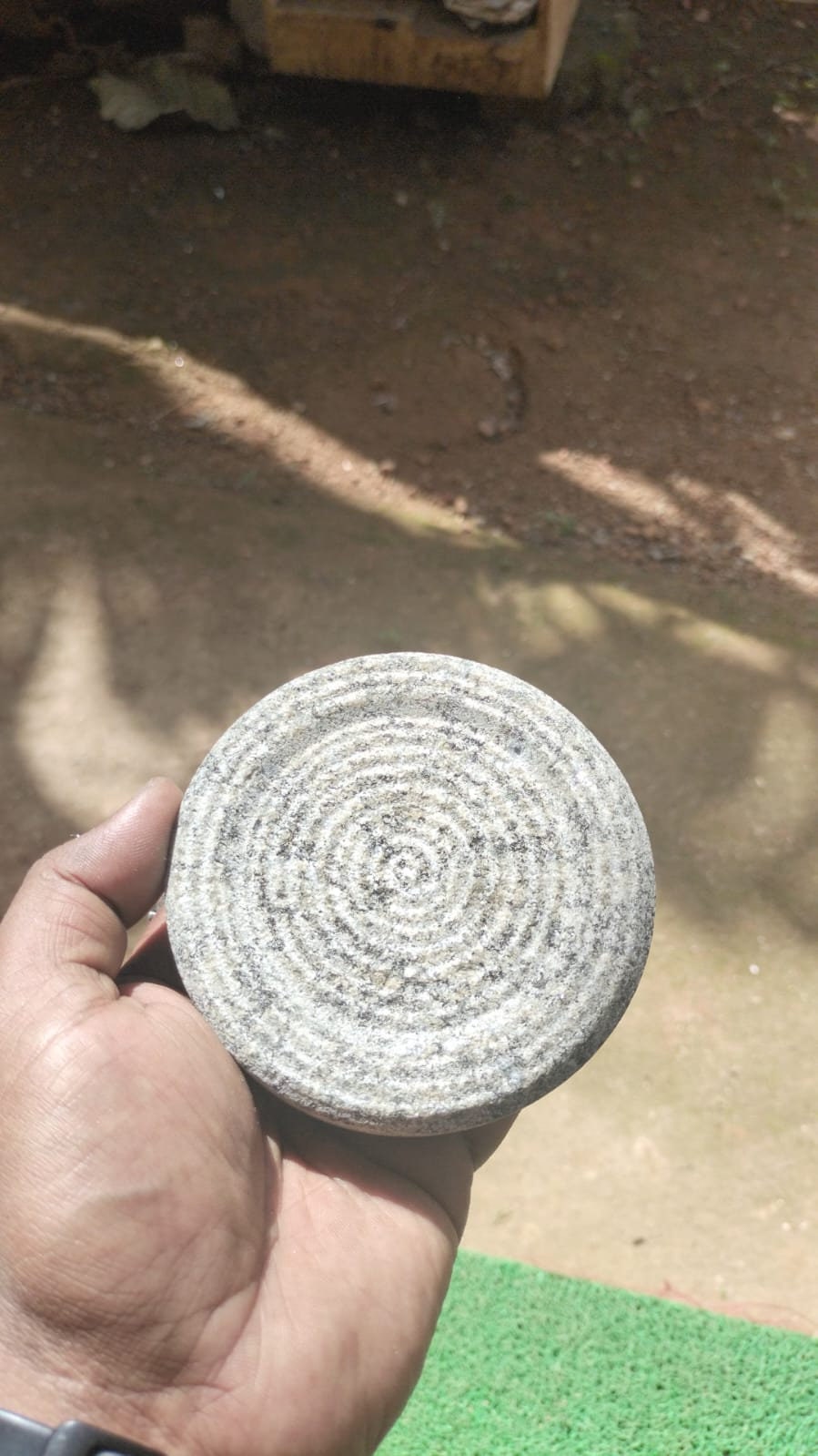 Grinding Stone - Round Shape,Herbal Paste making Stone, Manjal Kal or Araikal for Rubbing Turmeric Haldi Pasupu Kommu Manjal,Silbatta