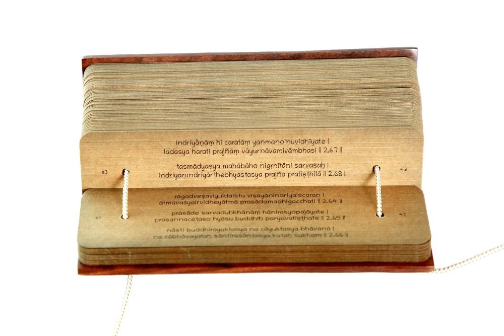 Srimad Bhagavad Gita (English) Printed in Ancient Palm Leaf Manuscript Format,Best for Meditation and Chanting ,Traditional Gift