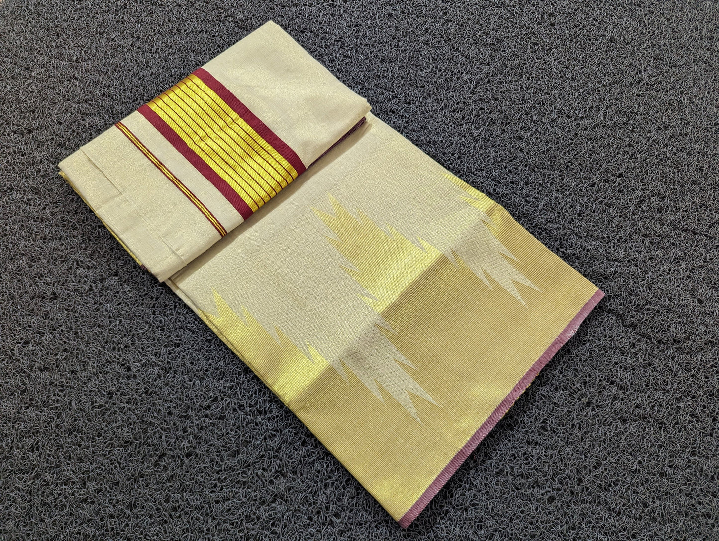 Kerala Special Big Temple Border Golden Tissue Handloom Replica Saree 6.25 mtr,Kerala Saree,Vishu,Onam ,Party wear,Pooja,Festival,Wedding.