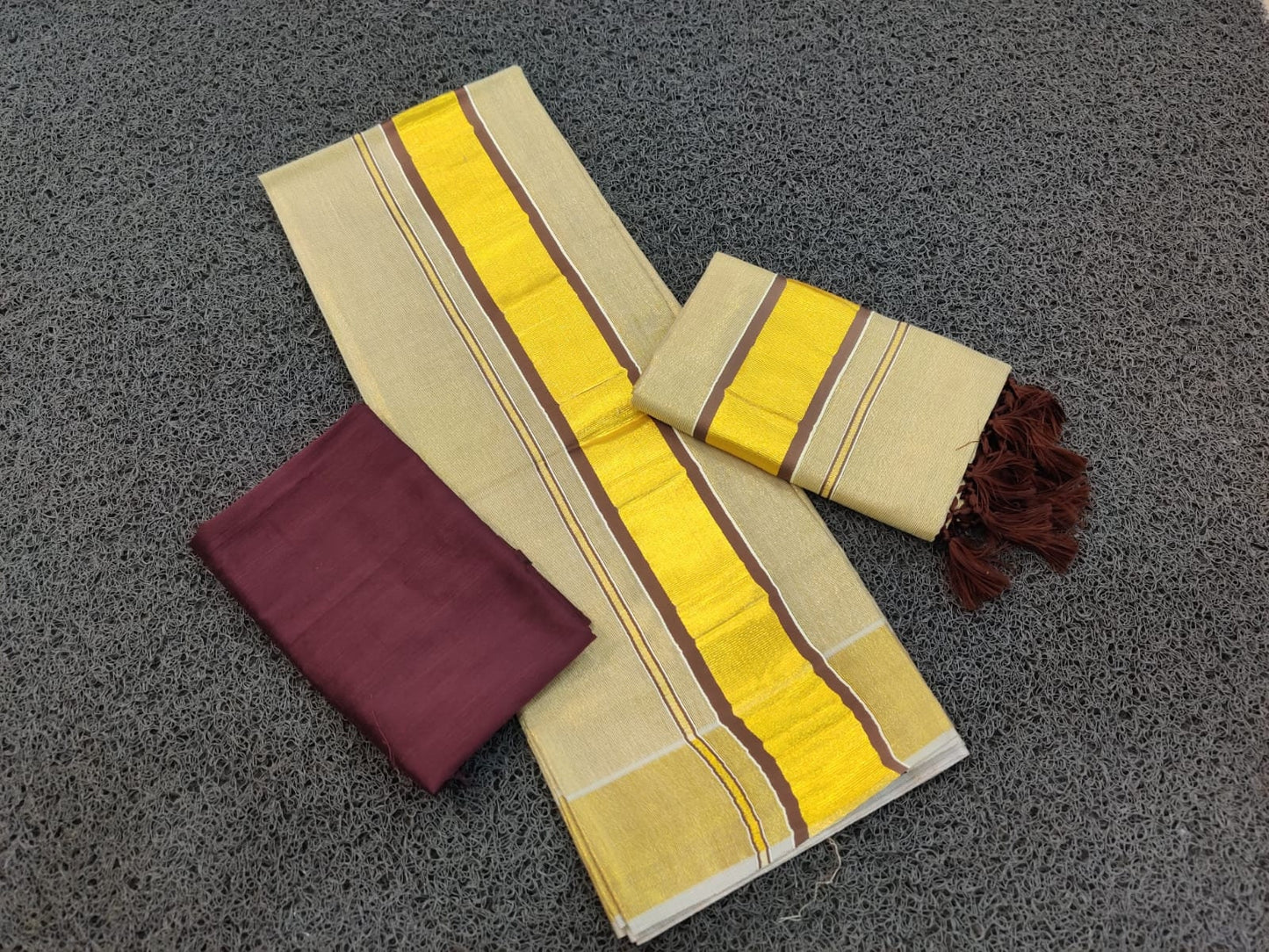 Kerala Special Coffee Colour Tissue Set mundu 2.80 with Stitched Blouse or  Blouse Material, Tissue Set Mundu, Beautiful Kerala  Designs.