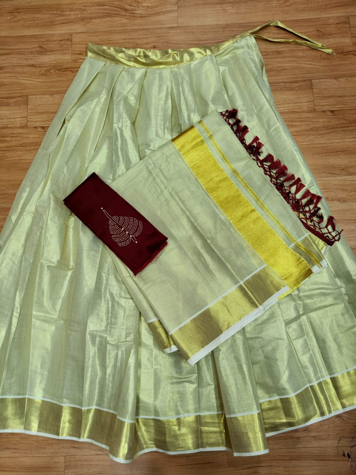 Kerala Golden Plain Tissue Dhavani With Magnetic Stone Blouse,Women Lehenga,Onam,Vishu,Birthday,Marriage,Special Occassions,Temple,Festival